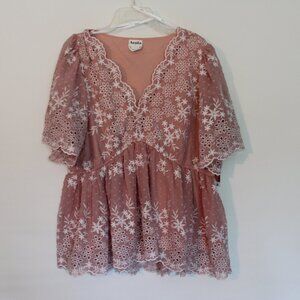 Arula blush pink embroidered eyelet peplum top, a romantic-style blouse 1X New